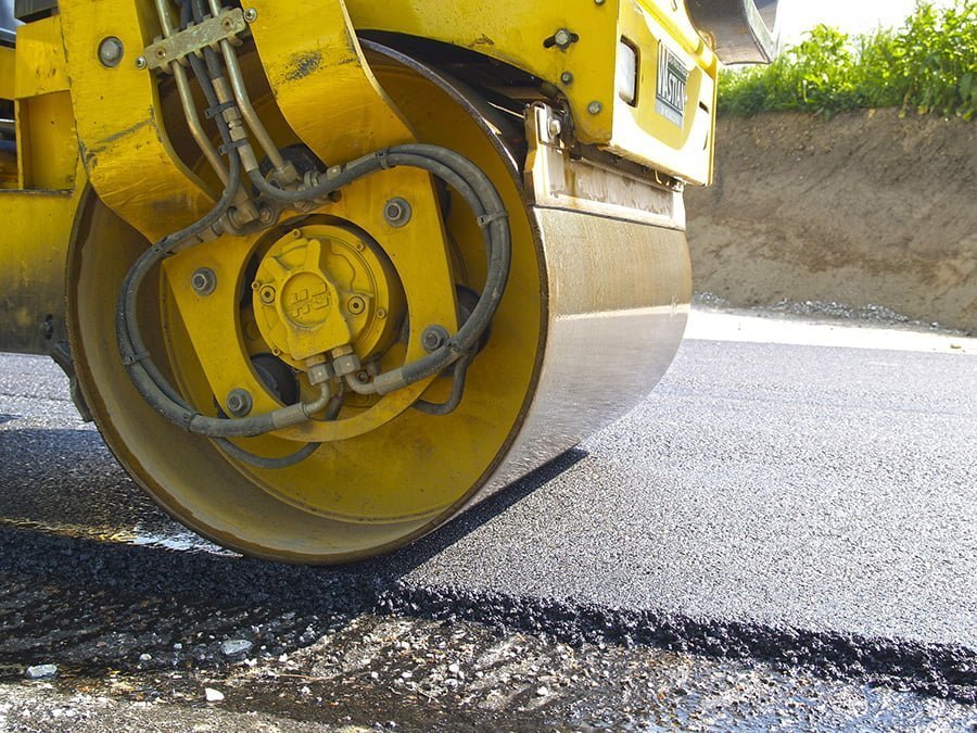 Coste de pavimentación con asfalto