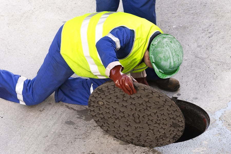 changing manhole cover