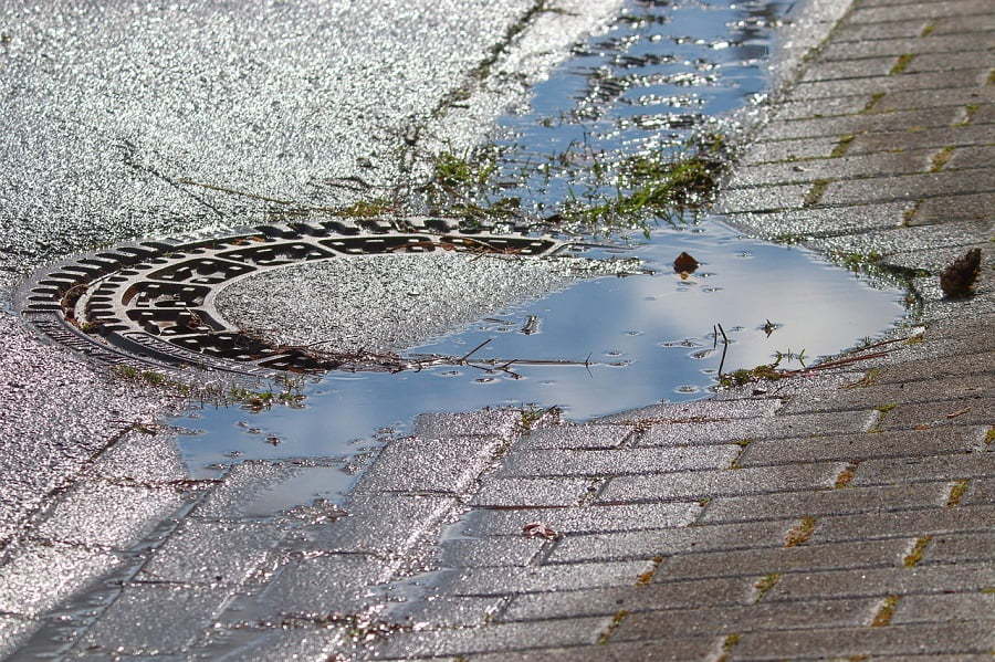 manhole cover water pool