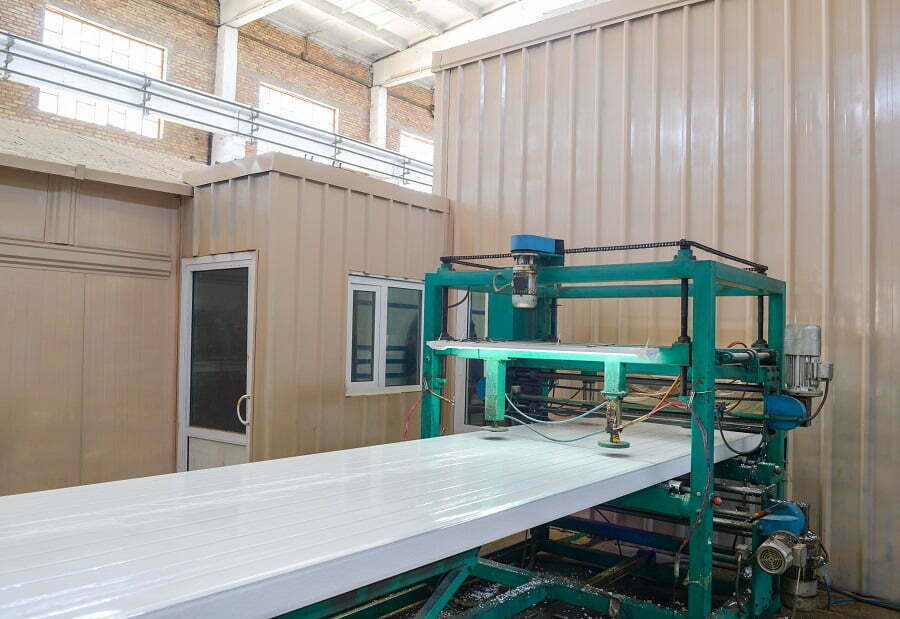manufacturing prefab sandwiched panel