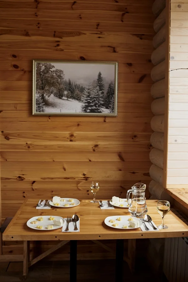 cabin breakfast nook