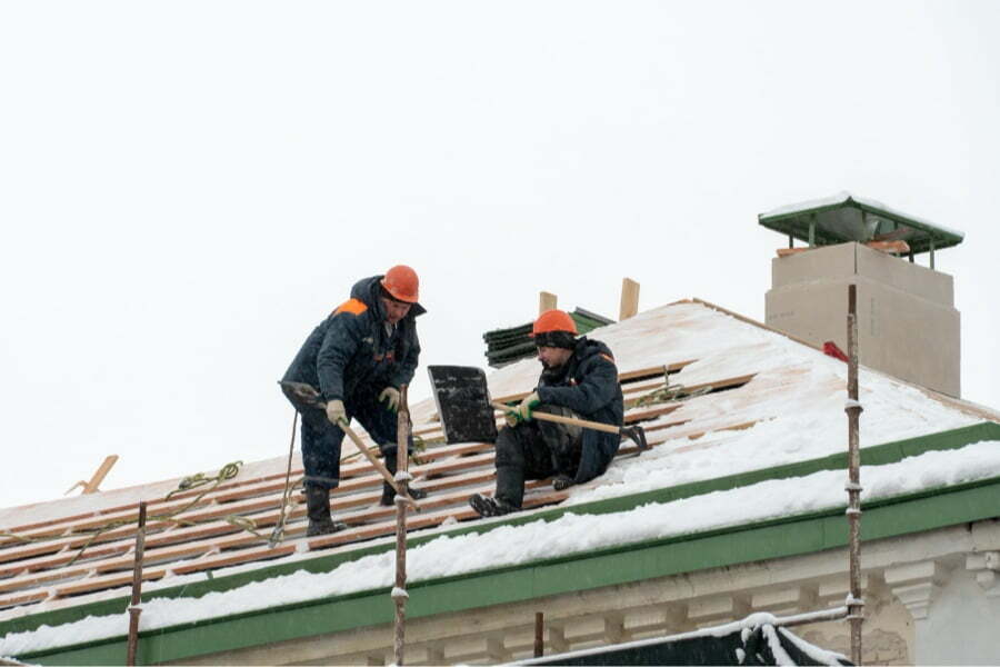 roofers in winter
