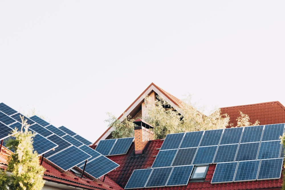 Harnessing Solar Power: Integrating Solar Panels into Your Roof