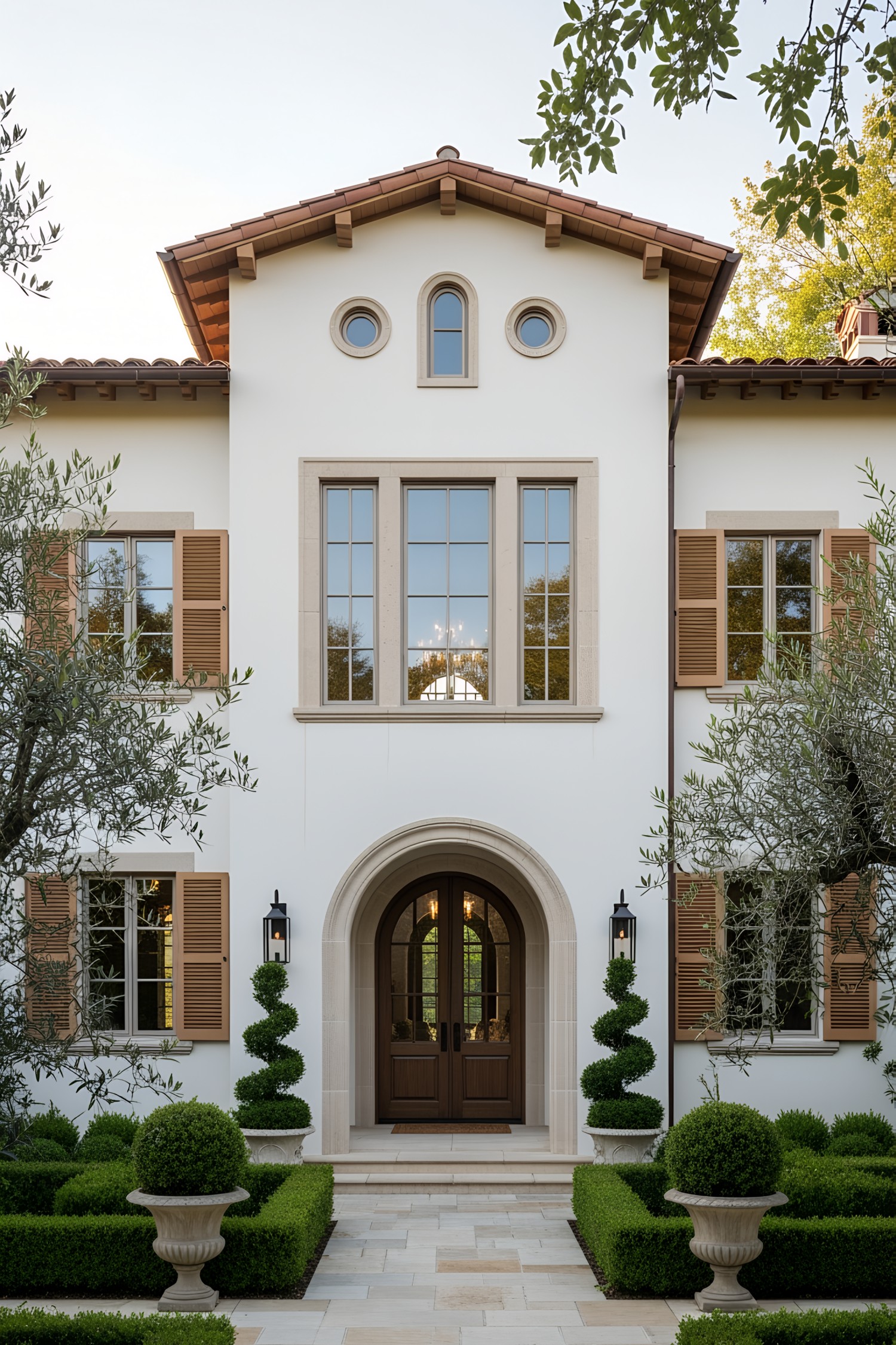 Elegant Tuscan villa with charming landscaping