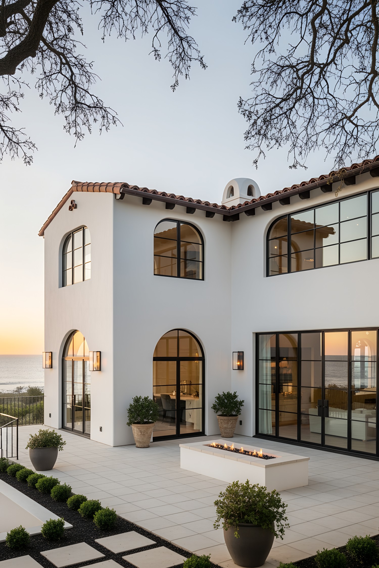Elegant Spanish-style house overlooking the ocean