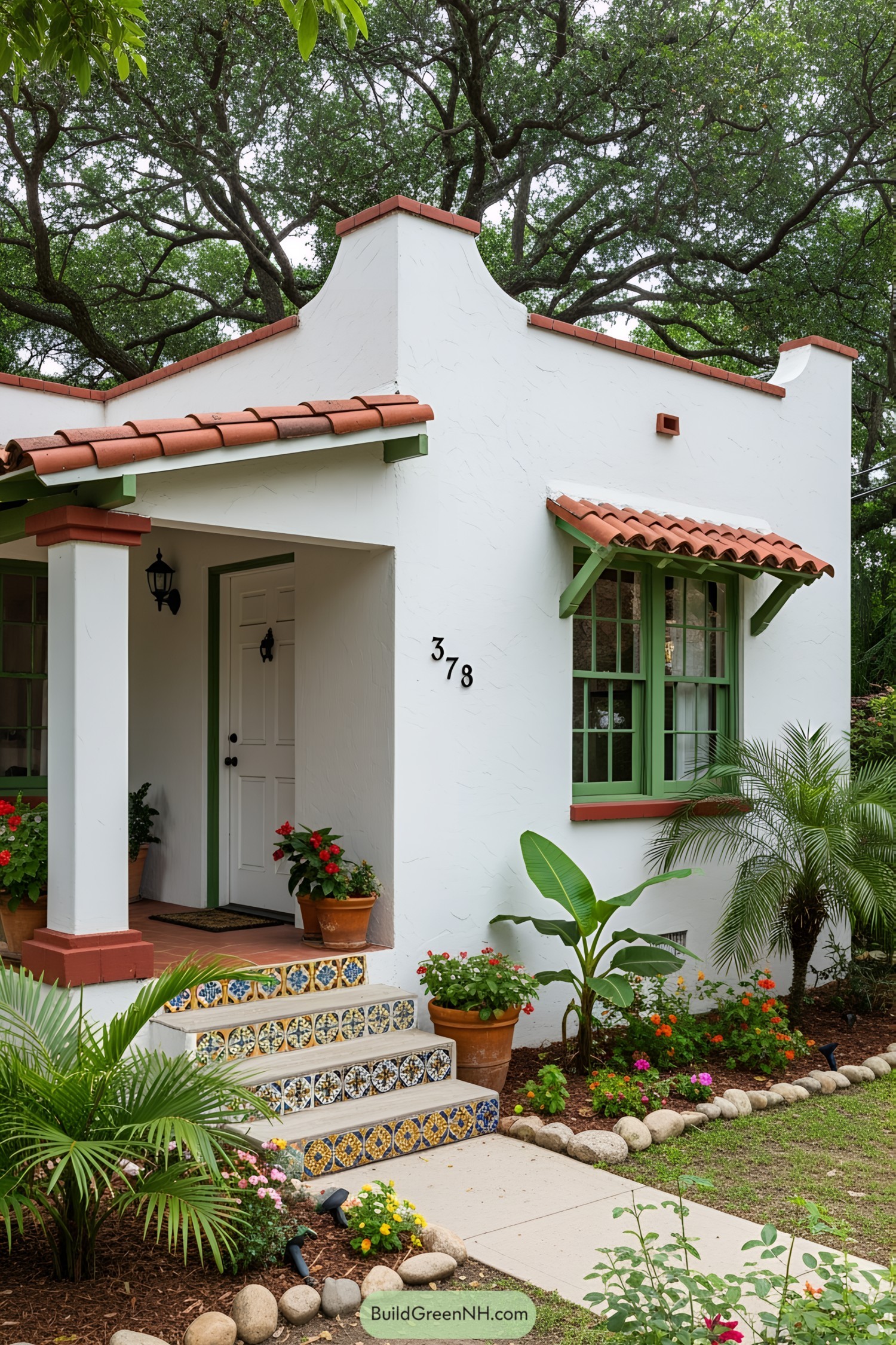 Compact, colorful Mexican home with lush garden