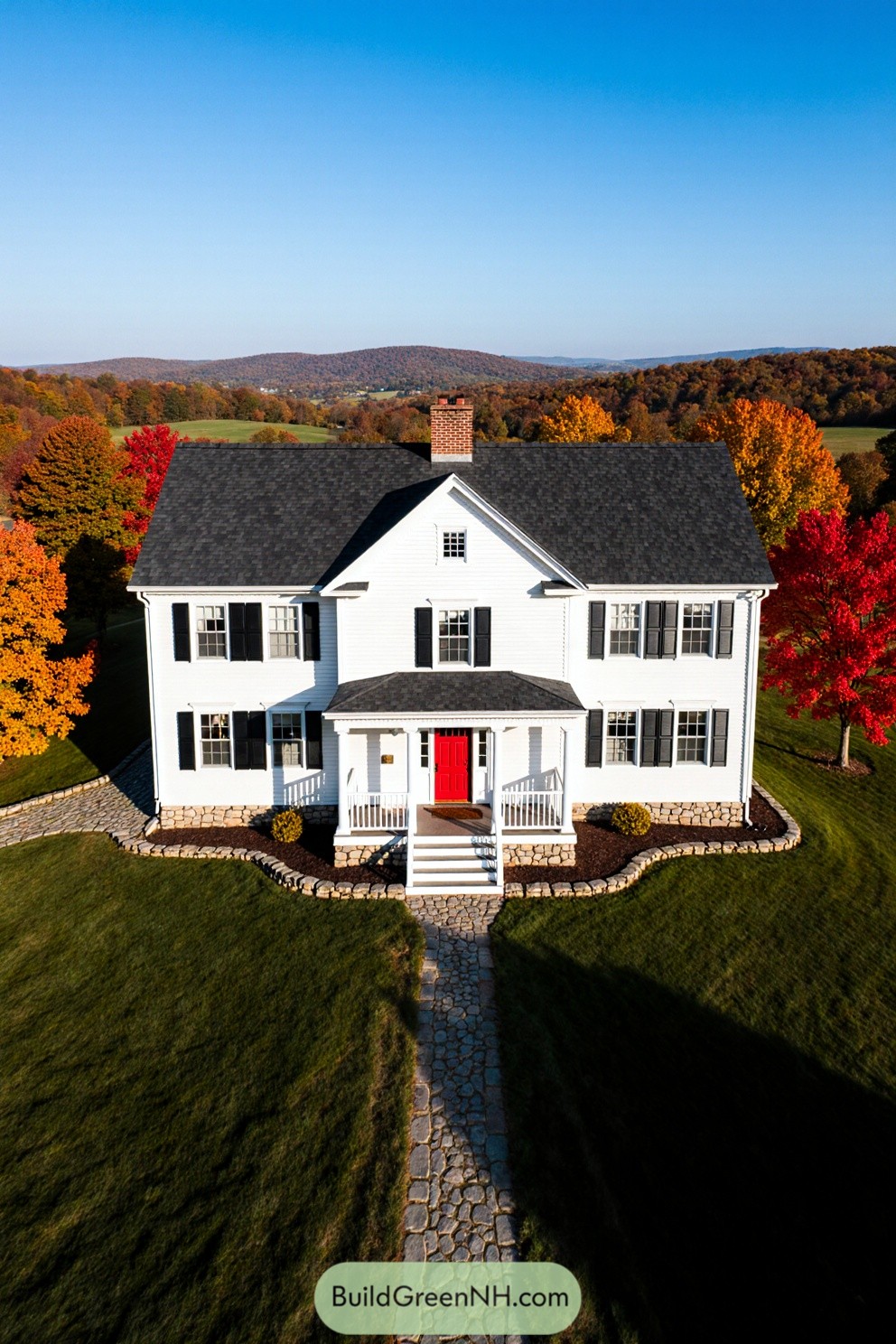 25 Stunning Farmhouses in New England Fall Foliage Colors