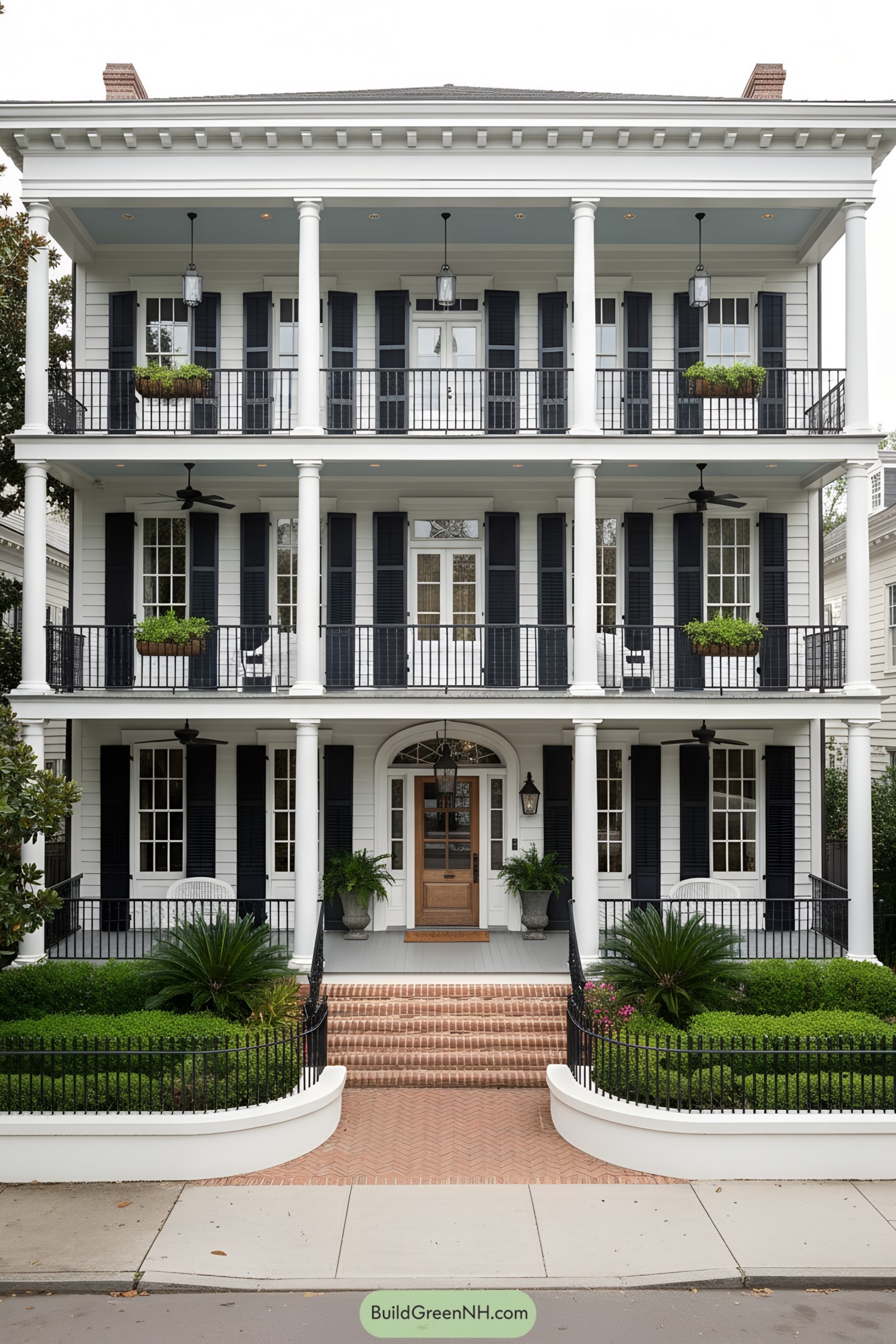 27 White Colonial House Designs With Timeless Elegance