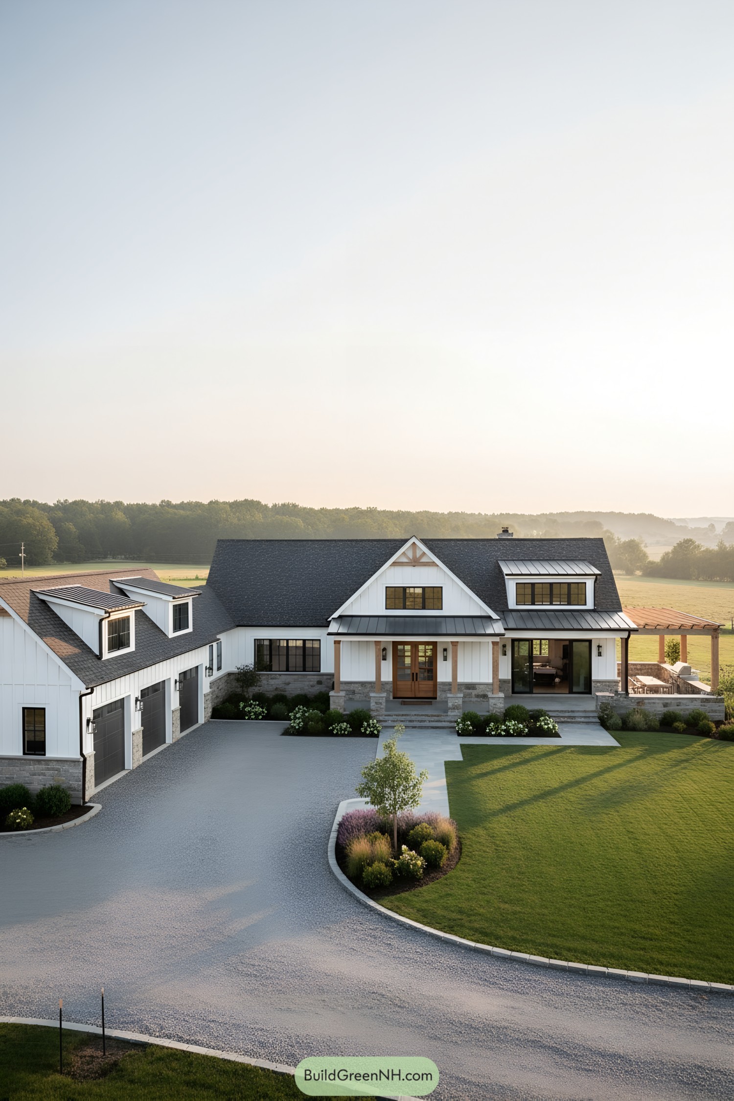 26 Large Ranch House That Add Luxe to Rural Living